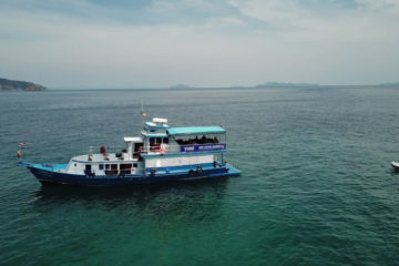 Thai Sea_Burma Tour_Boat left side around Ba Wei