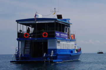 Thai Sea_Burma Tour_Liveaboard_Boat stern_crop(H478)